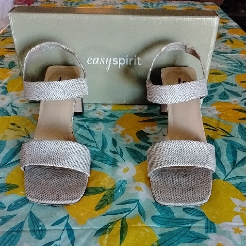Easy Spirit Women's Wheat Colored Sandals